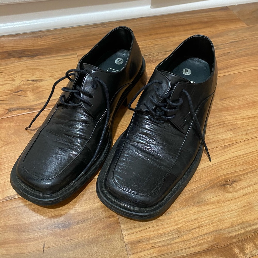 Dress shoes